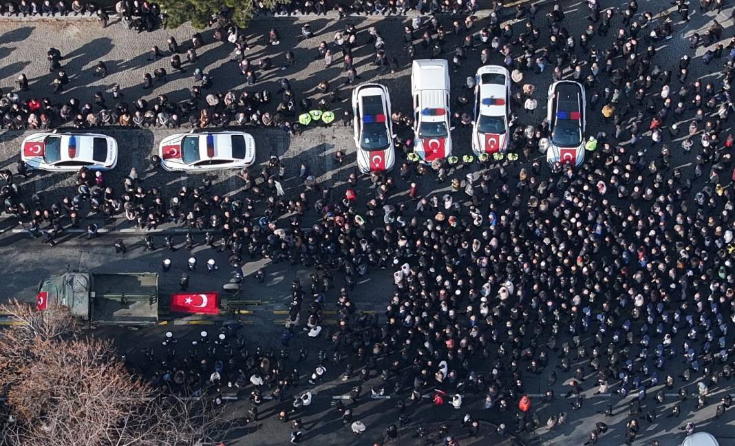 Kayseri şehidine ağladı! Tuğgeneral İsa Baydilli'ye son veda - Resim: 19
